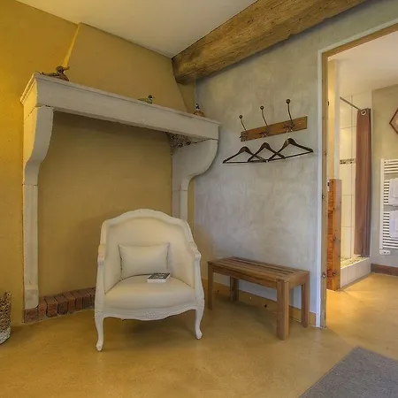 לינה וארוחת בוקר La Cerisaie Francheleins