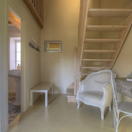 לינה וארוחת בוקר La Cerisaie 3*