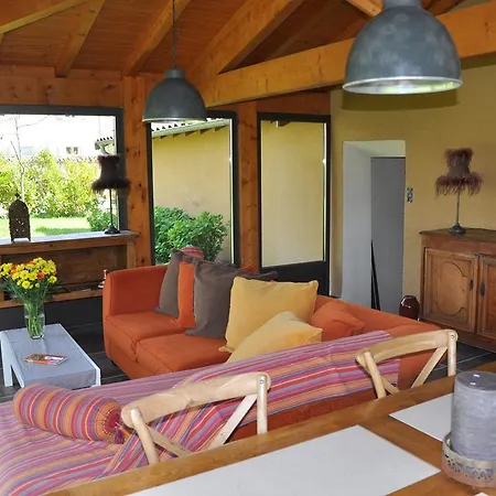 La Cerisaie לינה וארוחת בוקר Francheleins