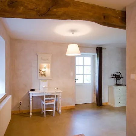 לינה וארוחת בוקר La Cerisaie Francheleins