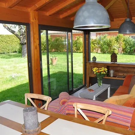 לינה וארוחת בוקר La Cerisaie 3*